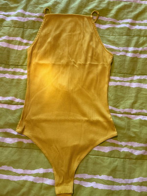 H&M bodysuit yellow like new, size S