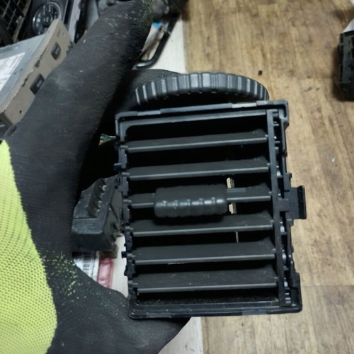 Left heater air vent Nissan X-Trail MK1 65751EQ000