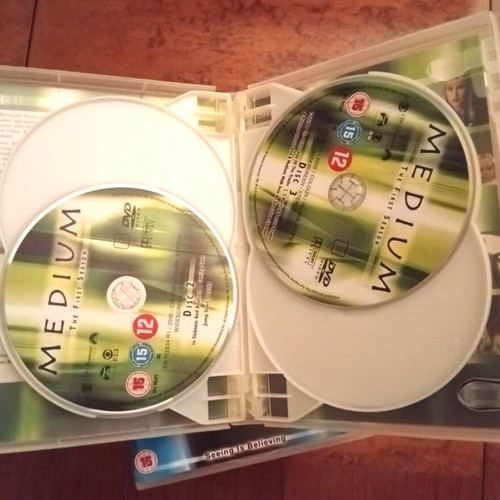 DVD TV series Nip/Tuck, Medium, Scrubs complete seasons, like new
