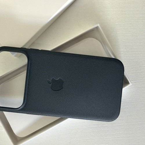 Apple TechWoven Case with MagSafe for iPhone 17 Pro Max black new
