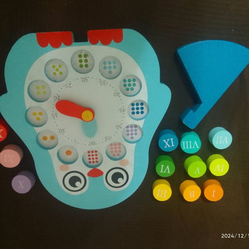 Educational learning clock like new with stand and manual hands