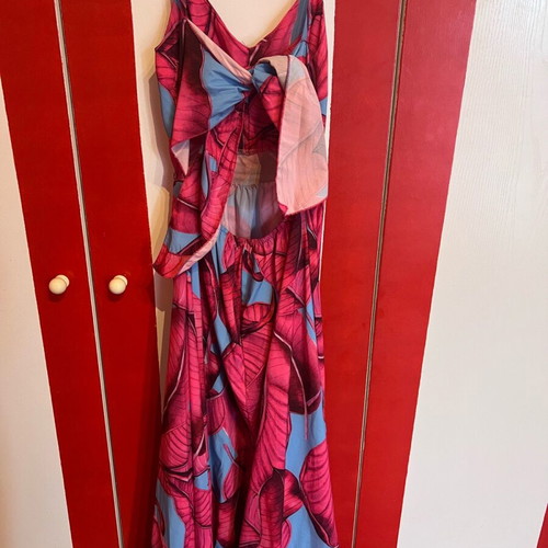A-Style summer dress new size M with back tie and side slits