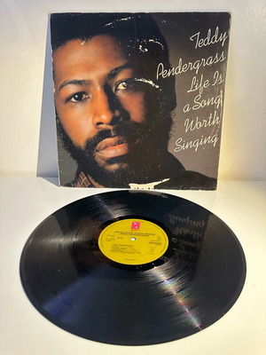 Teddy Pendergrass Life Is A Song Worth Singing vinyl used, R&B / Soul