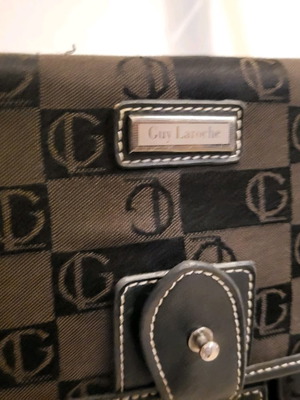 Guy Laroche shoulder bag used, crossbody, timeless design