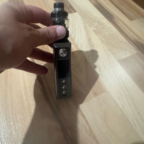 Voopoo Drag4 vape device used with batteries