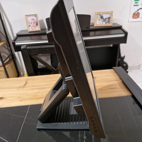 Οθόνη αφής LG Flatron L1730SFN 17 ιντσών σαν καινούργια, περιστρεφόμενη