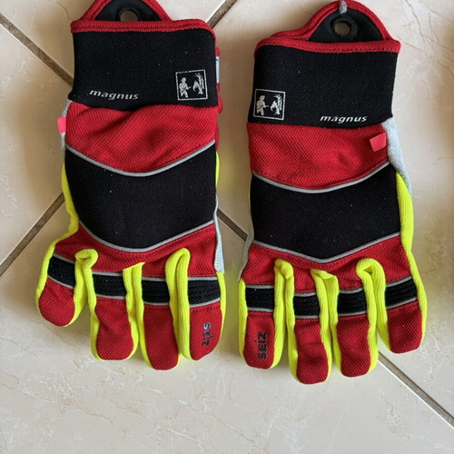 Firefighting forest gloves size 10 new, fire resistant