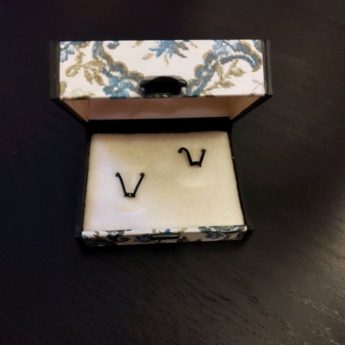 Blue and white floral jewelry box like new