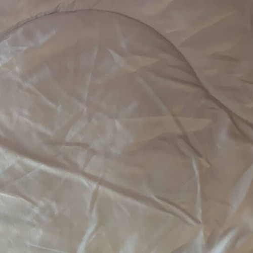 Single thick quilt like new, warm and lightweight filling