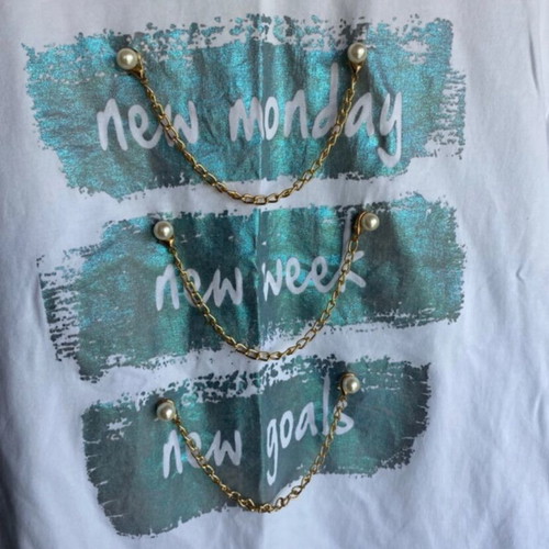 T shirt like new with gold details, one size, white and turquoise