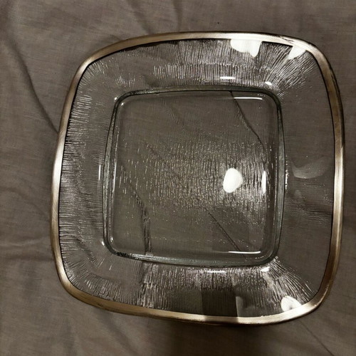 Plates set of 8 like new with light signs of use