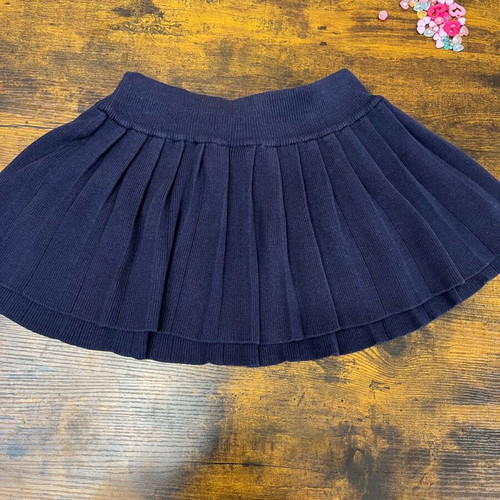 Girls' clothing set 8-9 years, knitted pullover and skirt