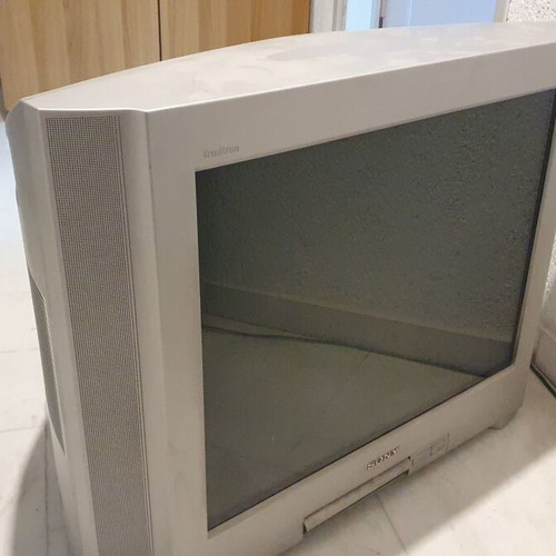 Sony Trinitron 29" CRT TV used, ideal for retro gaming