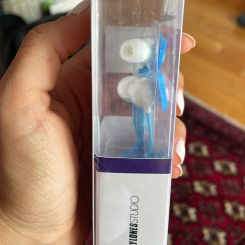 Earbuds wired new with jack plug