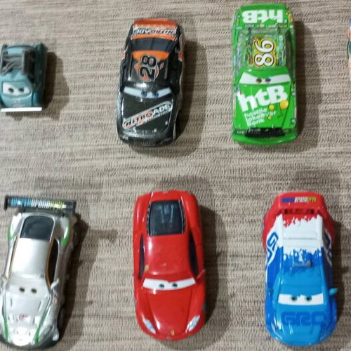Mac Queen toy car figures used, pack of 30, metal