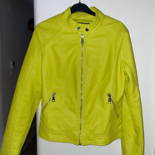 Leather jacket like new, lime collar, slim fit, size M