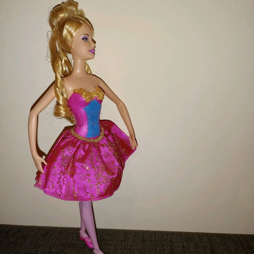 Barbie Twinkle Toes 2008 collectible ballerina in like new condition