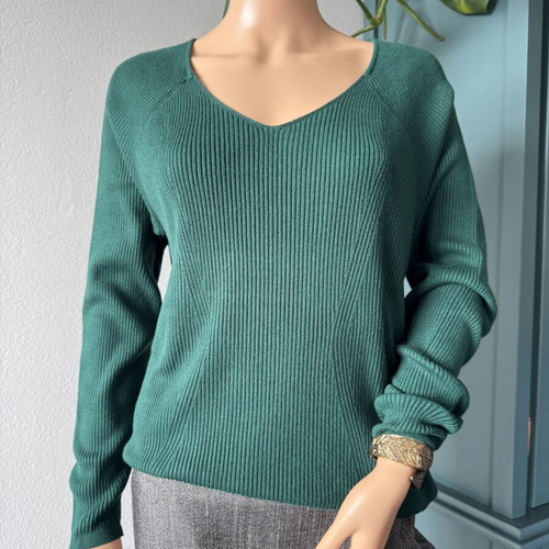 Dark green V-neck sweater size M/L