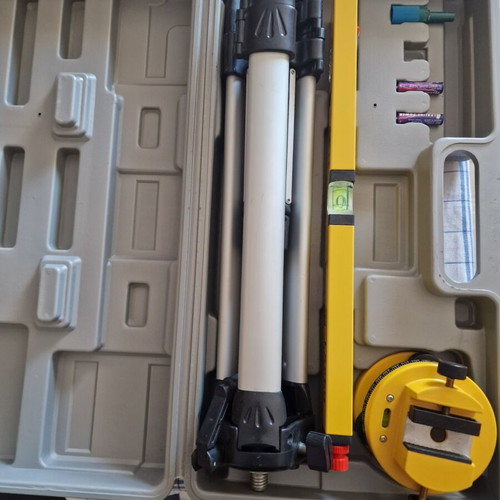 Powerfix PLW 670 Laser Level with Adjustable Aluminum Tripod like new