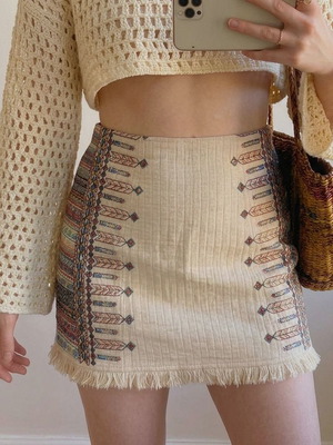 Zara mini skirt with embroidery and fringes like new, beige