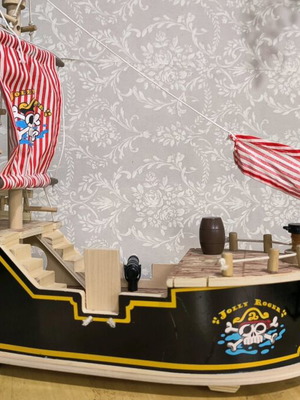 Le Toy Van Barbarossa wooden pirate ship like new