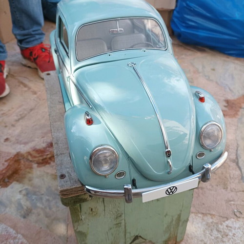 Volkswagen Beetle 1:8 scale model by HACHETTE like new