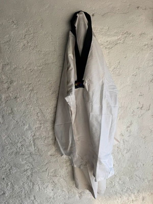 Taekwondo Dobok with Black Collar like new, size XL
