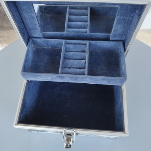 Jewelry box like new, large capacity, gray and blue
