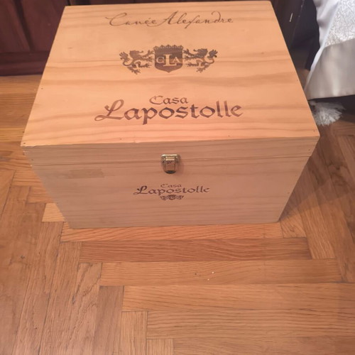 Wooden drinks box like new with compartments
