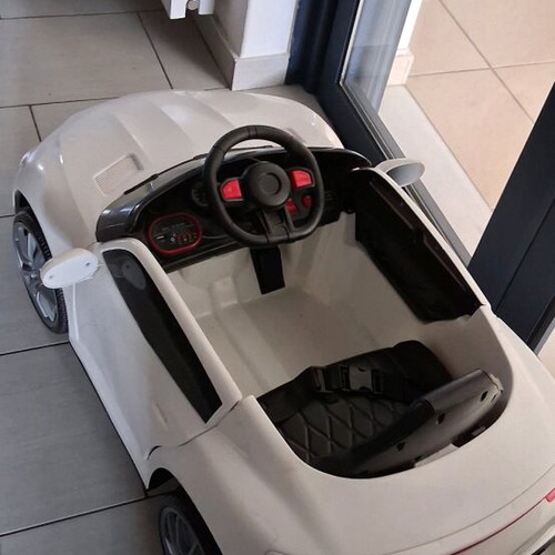 Children's car like new, without battery, with charger and remote
