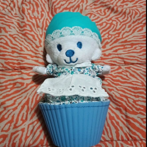 Cupcake bear plush like new