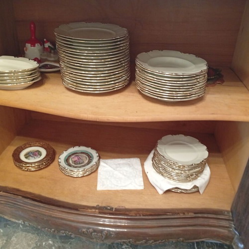 Porcelain Dinnerware Set like new, complete luxury quality