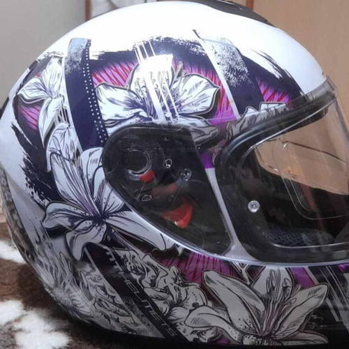 Motorcycle helmet women's like new, size 52 Mt helmets