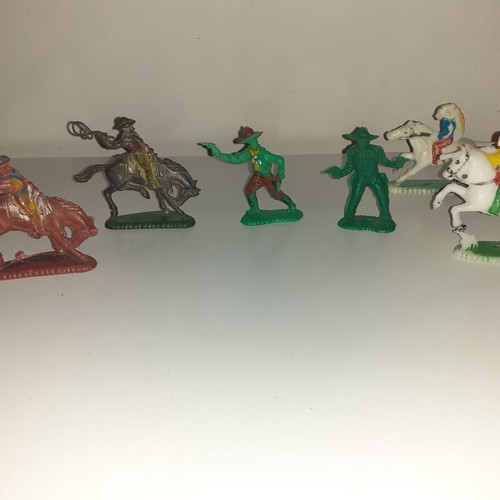 Kaou Bous and Indians Klin toy figures