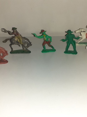 Kaou Bous and Indians Klin toy figures