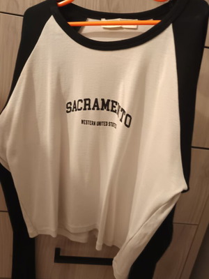 Makó blouse white black with letters and long sleeves new Pull & Bear size M