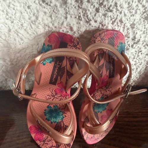 Ipanema sandals like new, sizes 23 and 24, white and pink