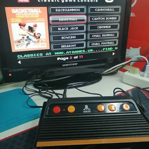 Atari Flashback 8 40th Anniversary Edition Classic Game console like new, 105 games