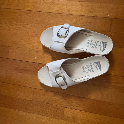 Anatomic slippers used, size 37, white color