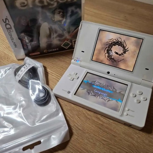 Nintendo DSi White like new with case and charger