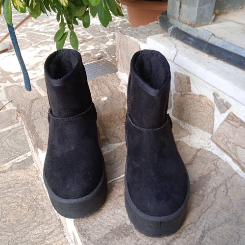 Suede ankle boots like new, size 36, black, fur lined