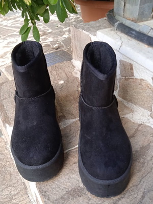 Suede ankle boots like new, size 36, black, fur lined