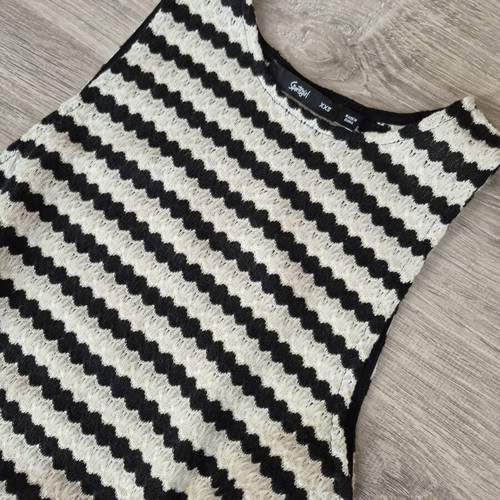Sportsgirl dress XXS black and white striped textured like new