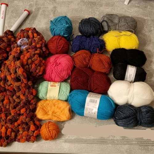 Knitting yarn and needles like new, all together