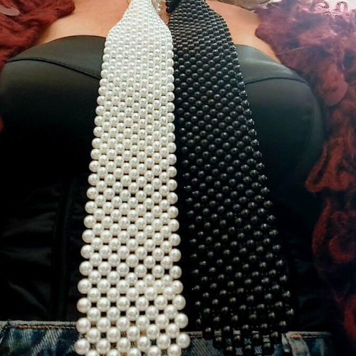 Tie jewelry new with pearls in black and white with clasp