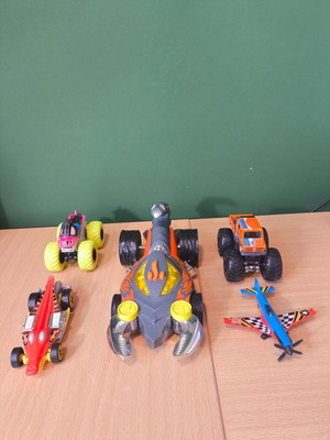 Hot Wheels toy cars set of 5, includes battery-powered Scorpio