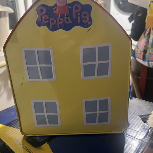 Peppa Pig metal house case with 16 figures used