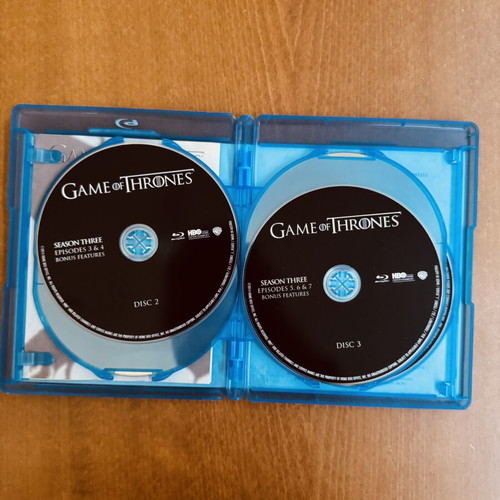 Game of Thrones Season 3 Blu-Ray like new with Greek subtitles and bonus material