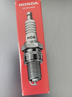 Honda spark plug NGK CR7EH-9 new, code 98059-57916