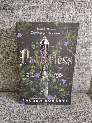 Βιβλίο Powerless από Lauren Roberts σαν καινούργιο